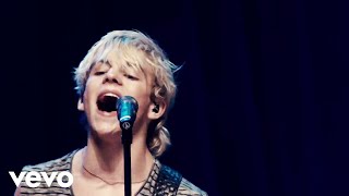 R5  Counting Stars Live In London ft The Vamps [upl. by Lisab]