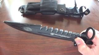 Review Smith amp Wesson Special Ops M9 Bayonet [upl. by Nekcarb]