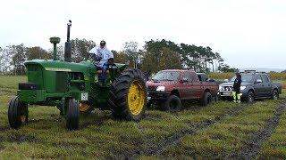 John Deere 4020 Pulling Out Stuck Cars All Day Long  Laholms Plöjningsfestival 2017  Wet Condition [upl. by Anaerol]